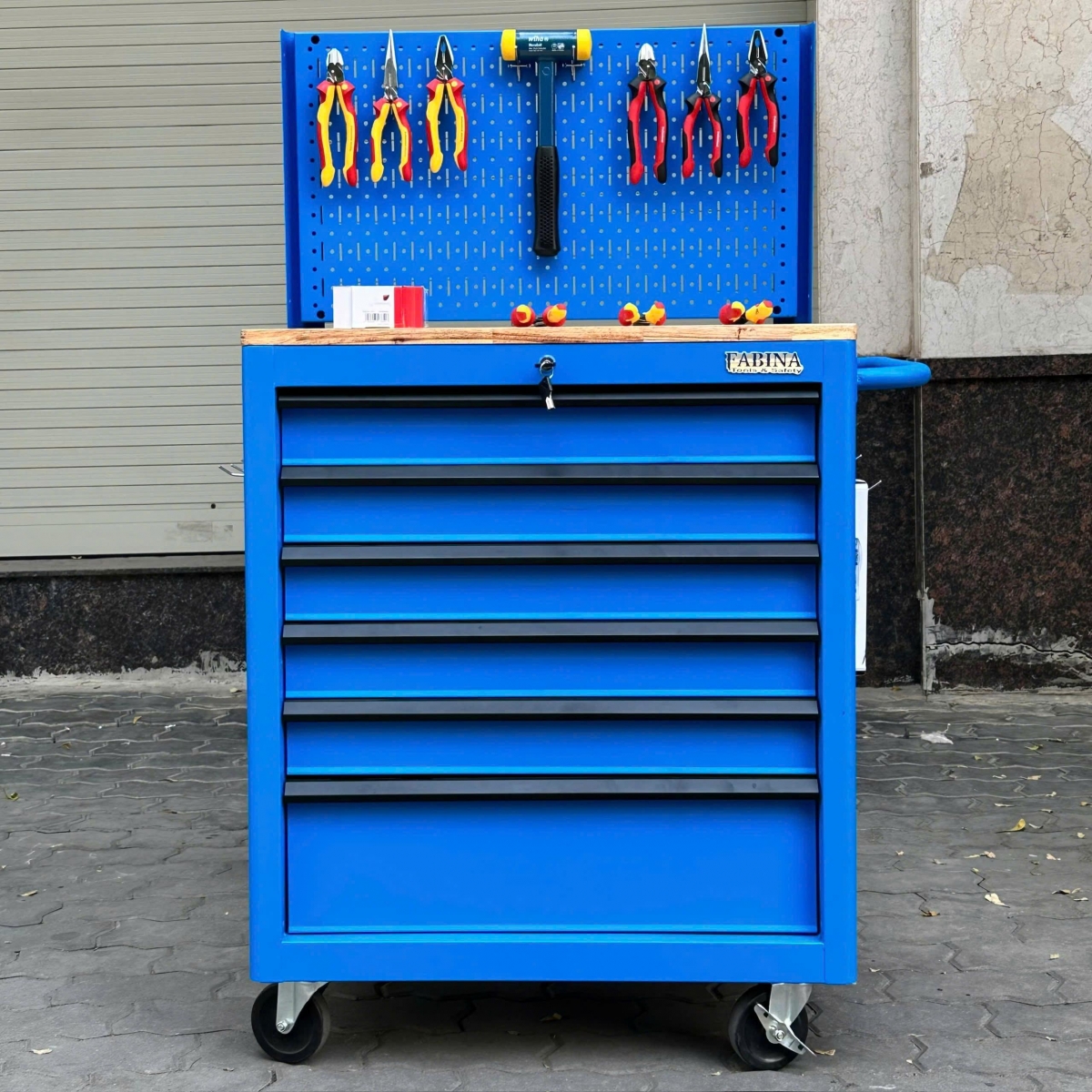 Hai lựa chọn linh hoạt cho xưởng hiện đại: Tủ dụng cụ 6 hộc kéo màu xanh dương Fabina có và không vách lưới 