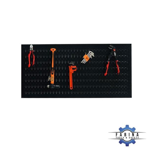 Tận dụng không gian với tấm lưới pegboard treo dụng cụ