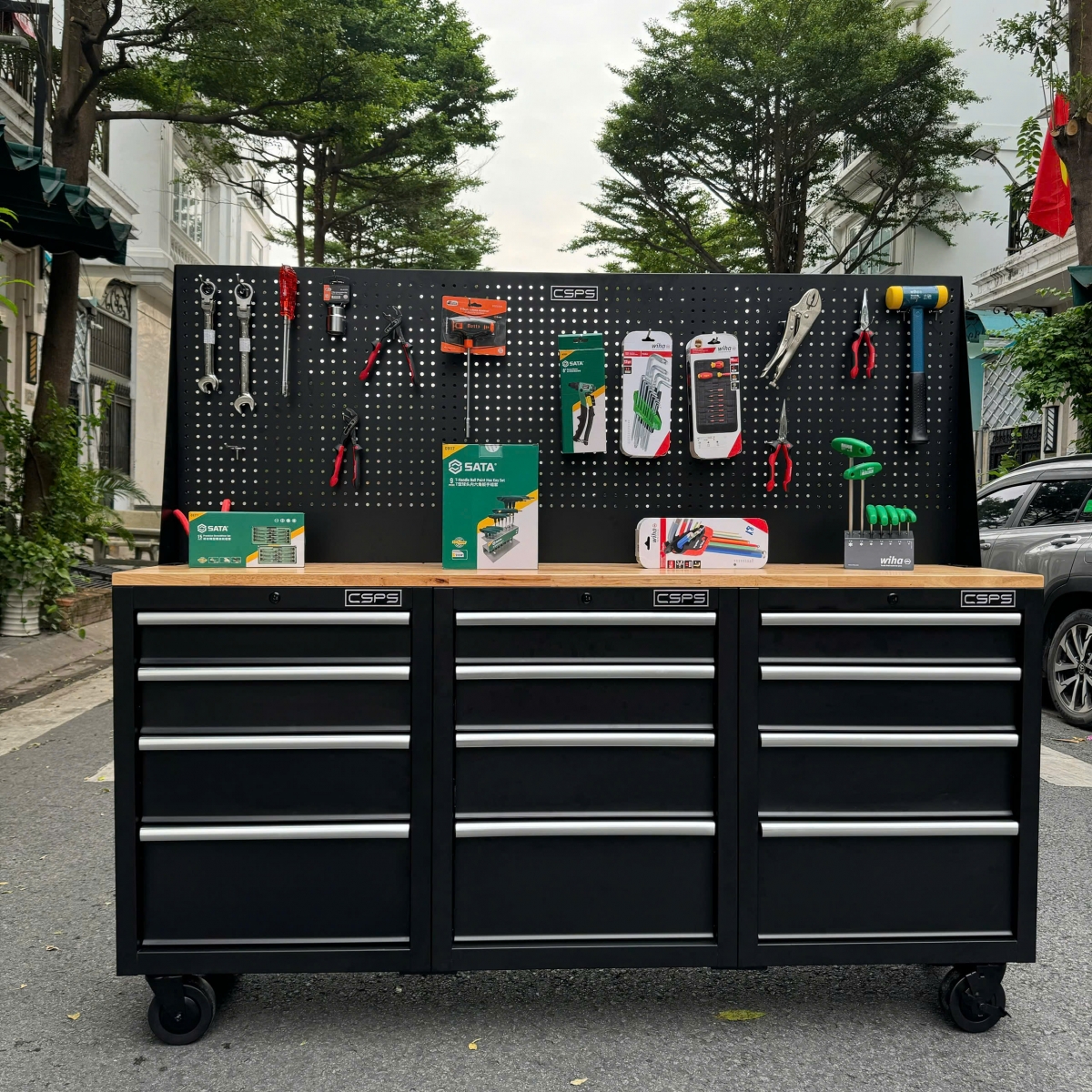 Tủ dụng cụ Không chỉ là nơi cất đồ, mà là nơi nuôi dưỡng bản lĩnh