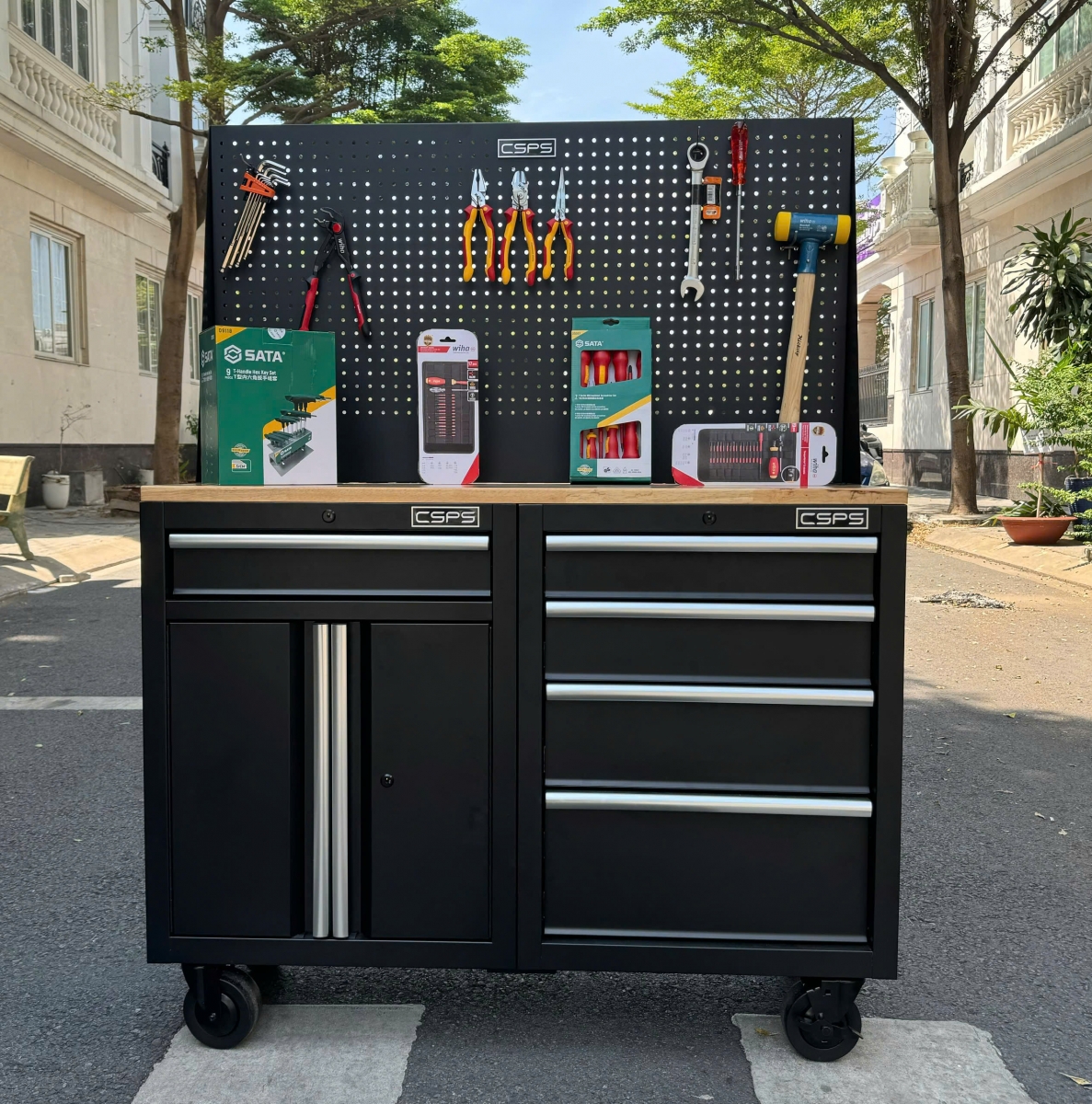 Tủ dụng cụ Không chỉ là nơi cất đồ, mà là nơi nuôi dưỡng bản lĩnh