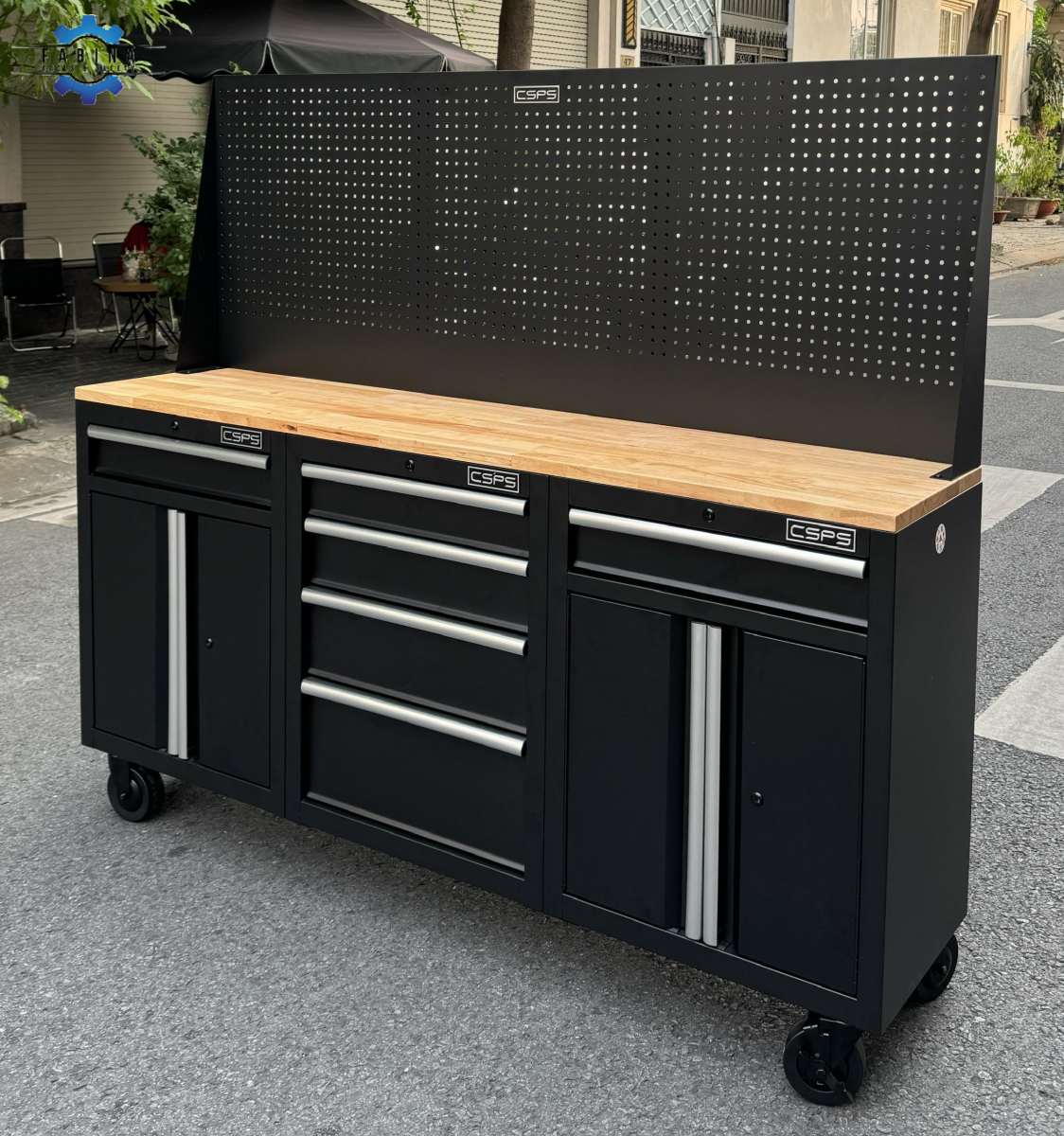 Tủ đựng dụng cụ nào giúp tối ưu không gian và nâng tầm sự chuyên nghiệp cho khu vực làm việc?