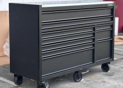Những Điểm Nổi Bật Của Tủ Dụng Cụ CSPS 10 Hộc Kéo Màu Đen Mặt Inox