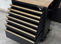 So sánh Tủ dụng cụ CSPS 76cm 07 hộc kéo tay cầm vàng với các tủ thông thường